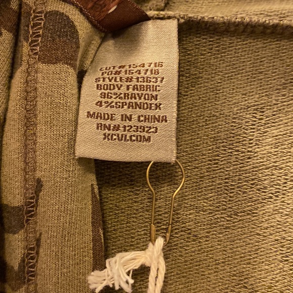 XCVI Tris Cape size 2 - Picture 4 of 7